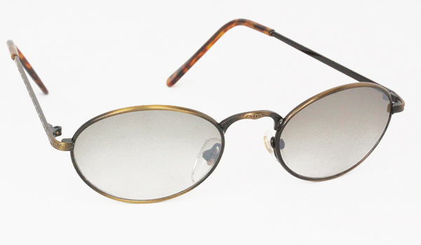 Oval rund solbrille i matl med smokey glas