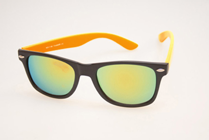 Zwart matte wayfarer met oranje montuur