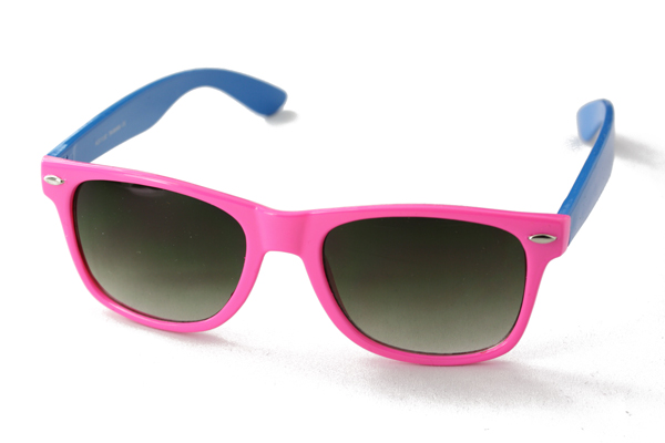 Roze met blauwe wayfarer zonnebril